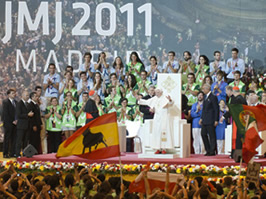 H.H. Benedict XVI with WYD volunteers