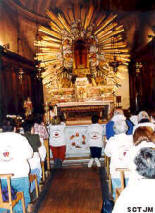 Adoración en capilla del milagro